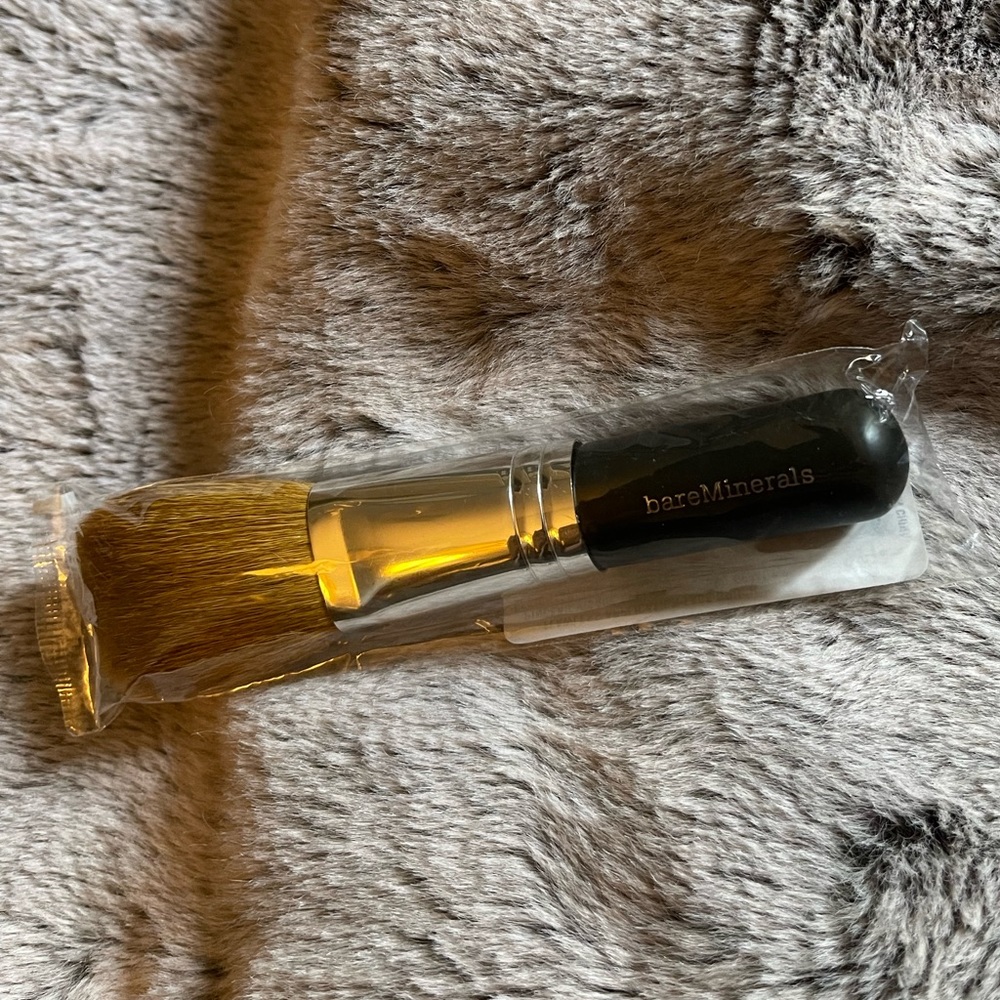 Bare Minerals flawless face brush